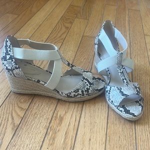 Bandolino size 6 snake print wedge espadrille heels
